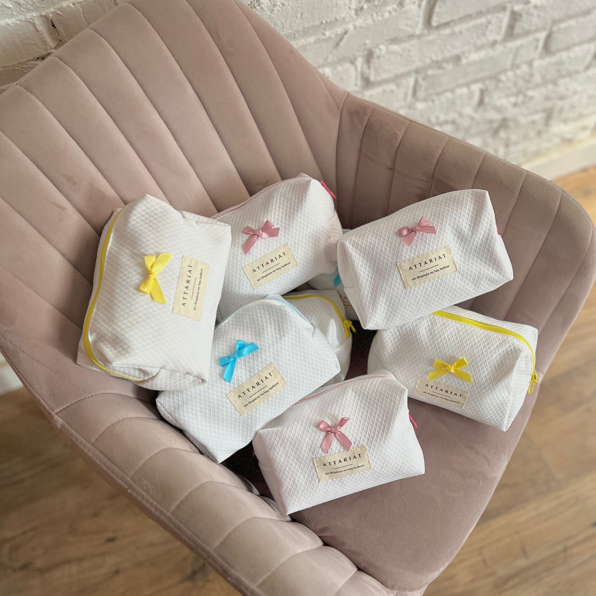PIQUÉ MAKEUP BAG WITH BOW
