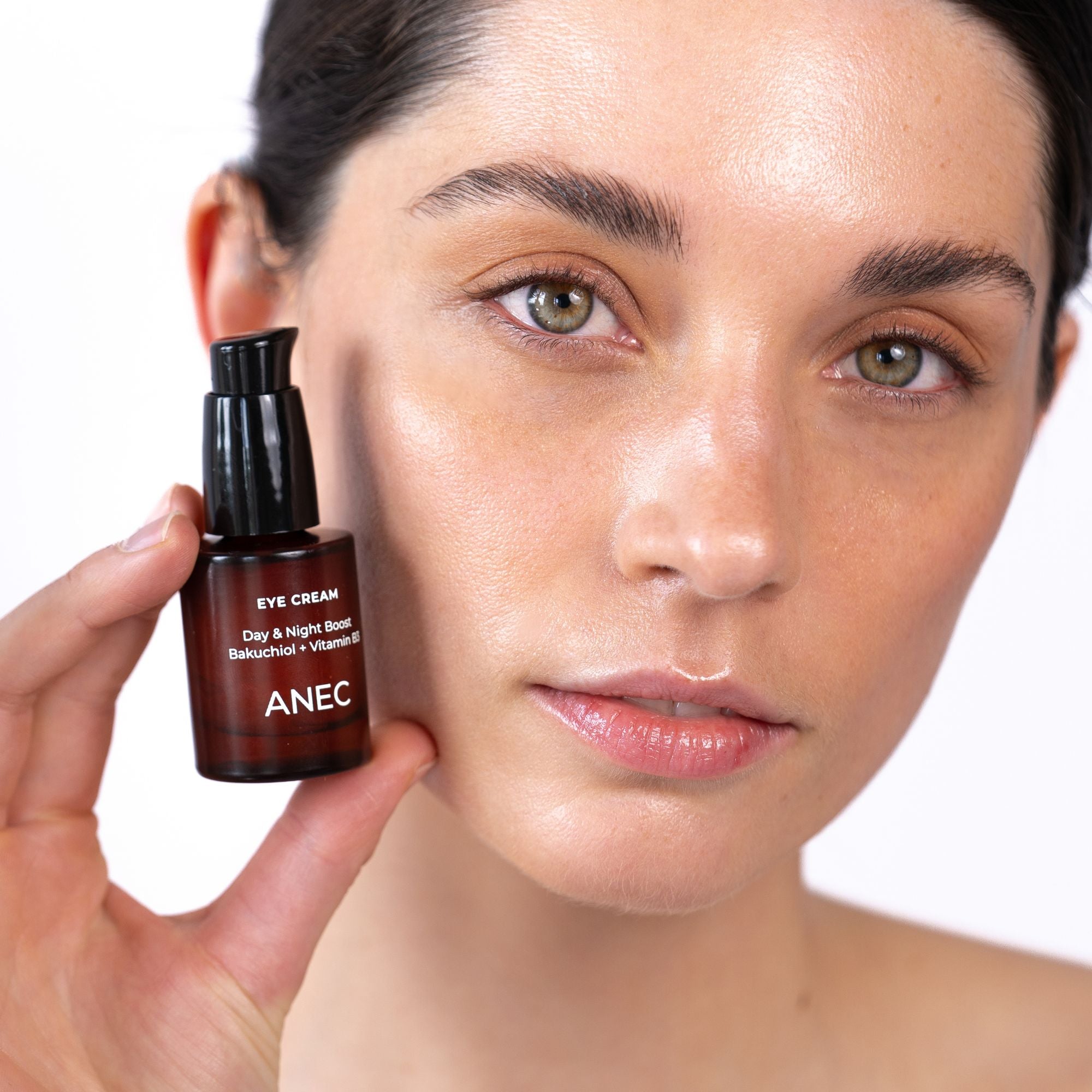 DAY AND NIGHT BOOST EYE CONTOUR