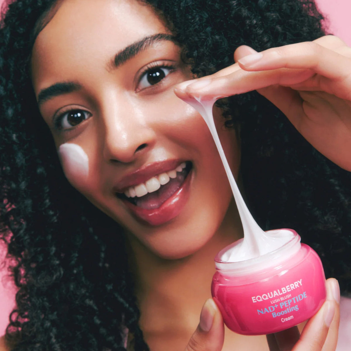 EQQUALBERRY crema reafirmante con NAD+ y complejo de péptidos