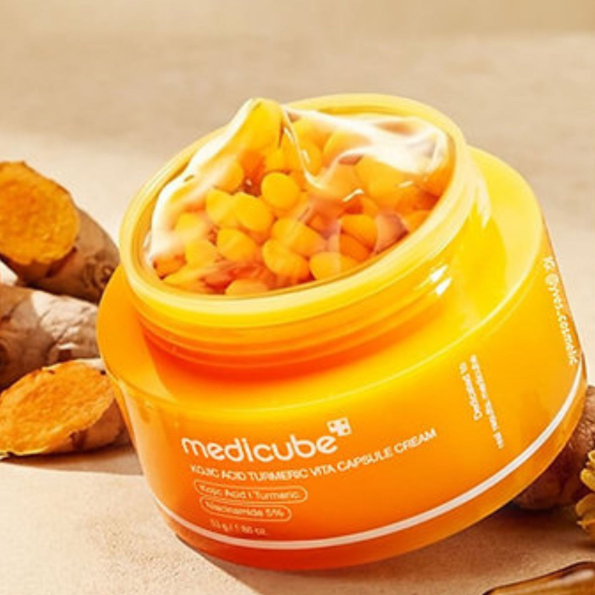 Crema iluminadora MEDICUBE con ácido kójico para manchas y tono desigual