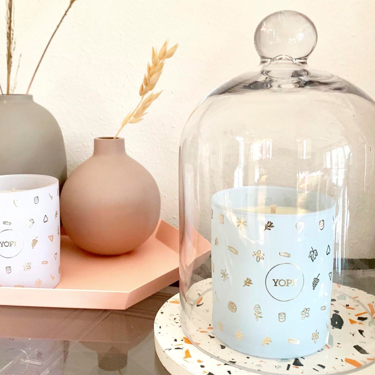 Vela aromática YOPE con verbena, lima y bergamota
